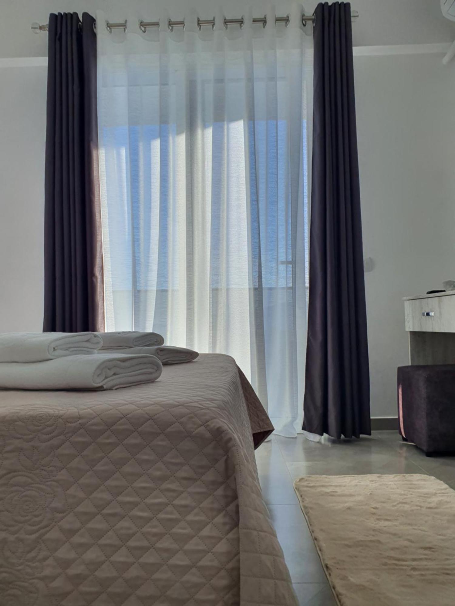 Flore Rooms Sarande Bagian luar foto