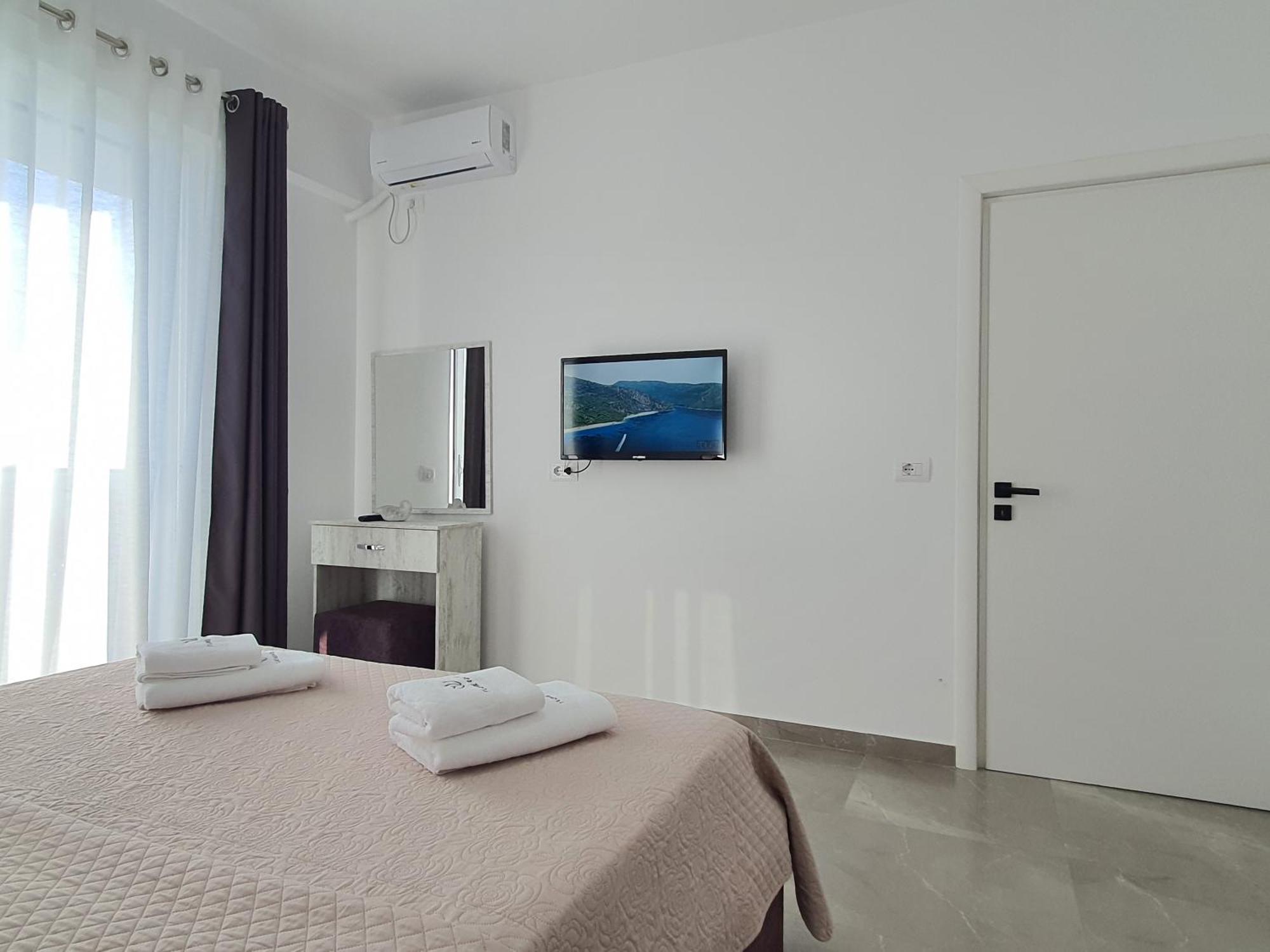 Flore Rooms Sarande Bagian luar foto