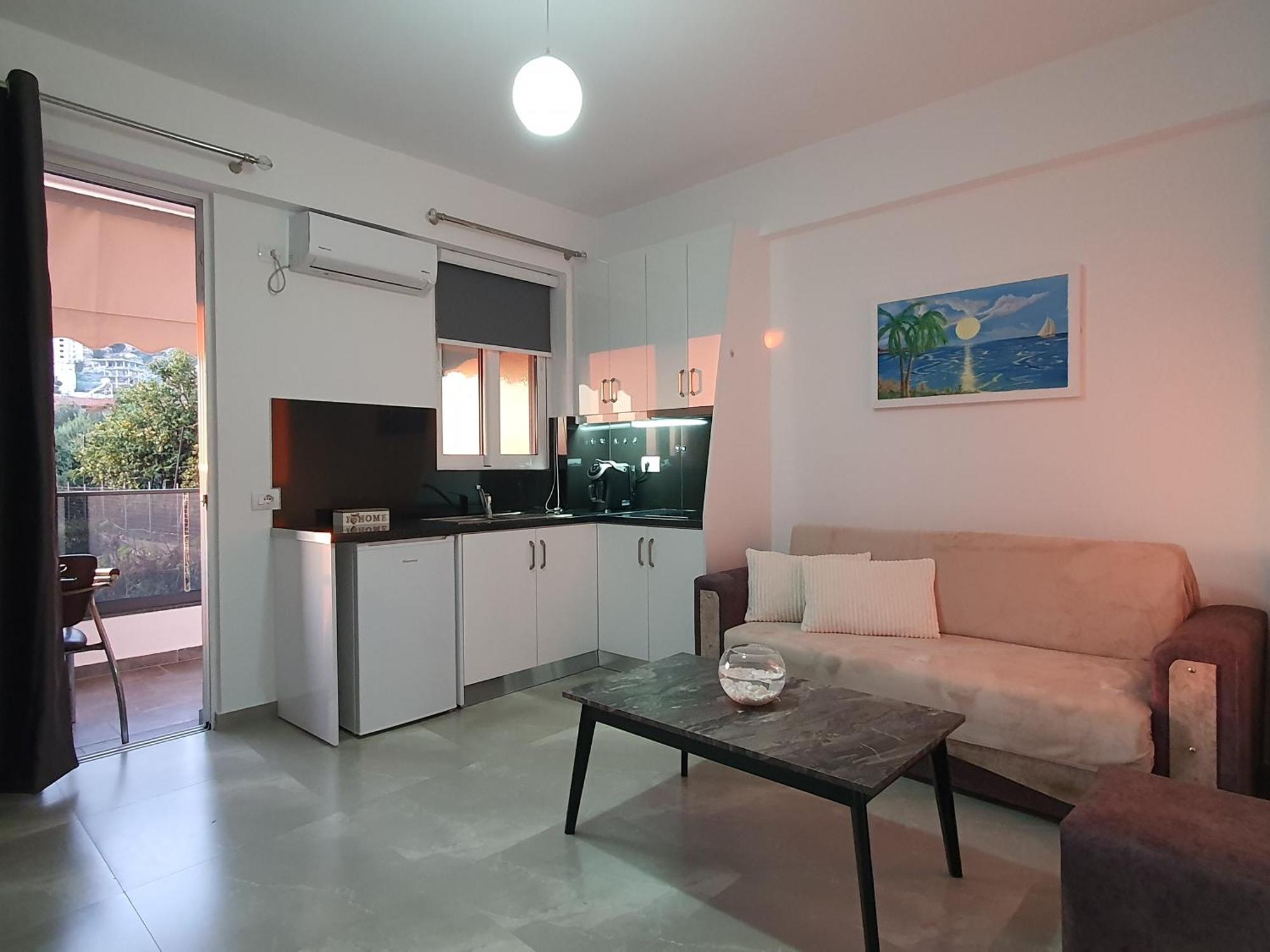 Flore Rooms Sarande Bagian luar foto