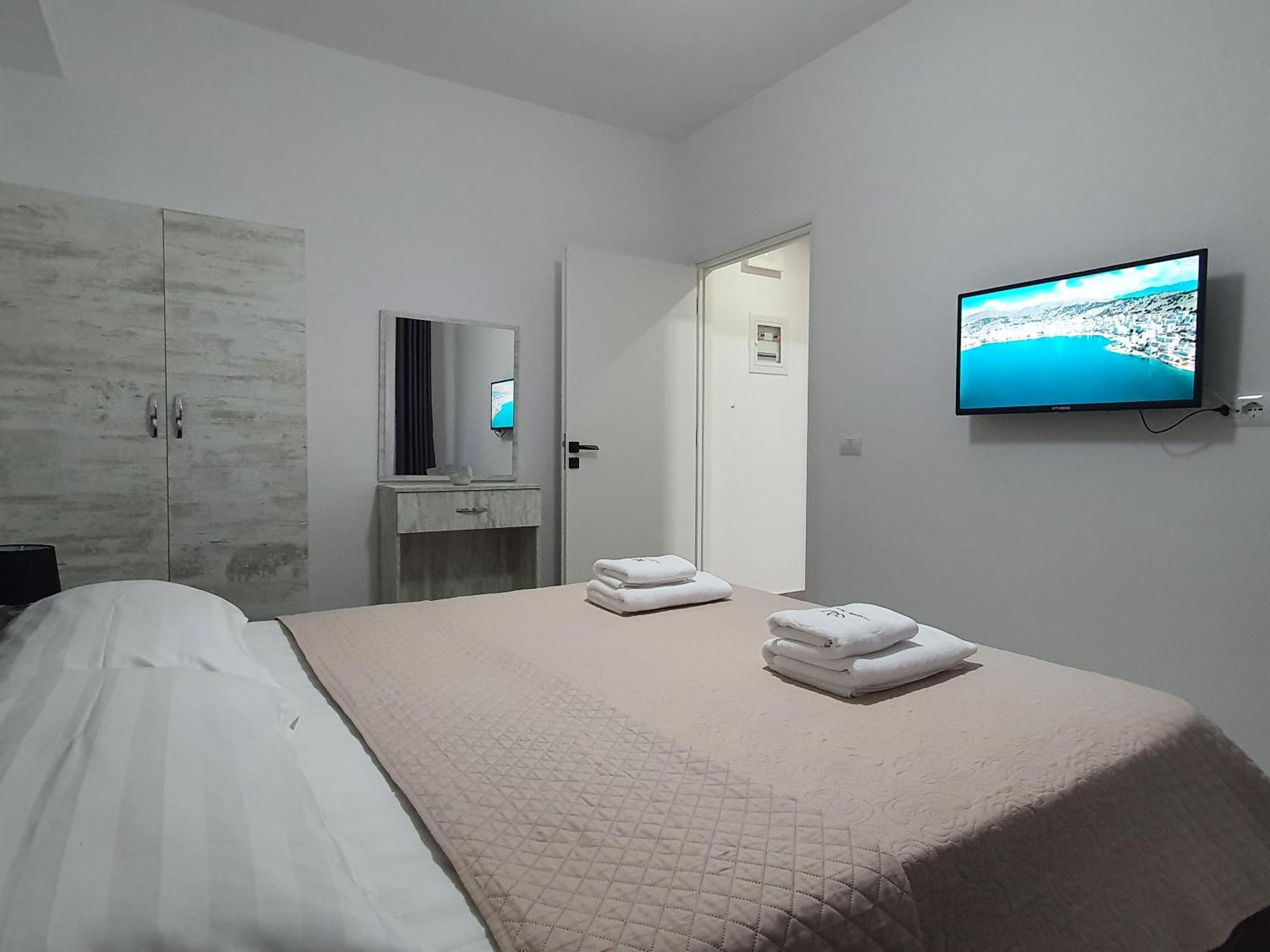 Flore Rooms Sarande Bagian luar foto