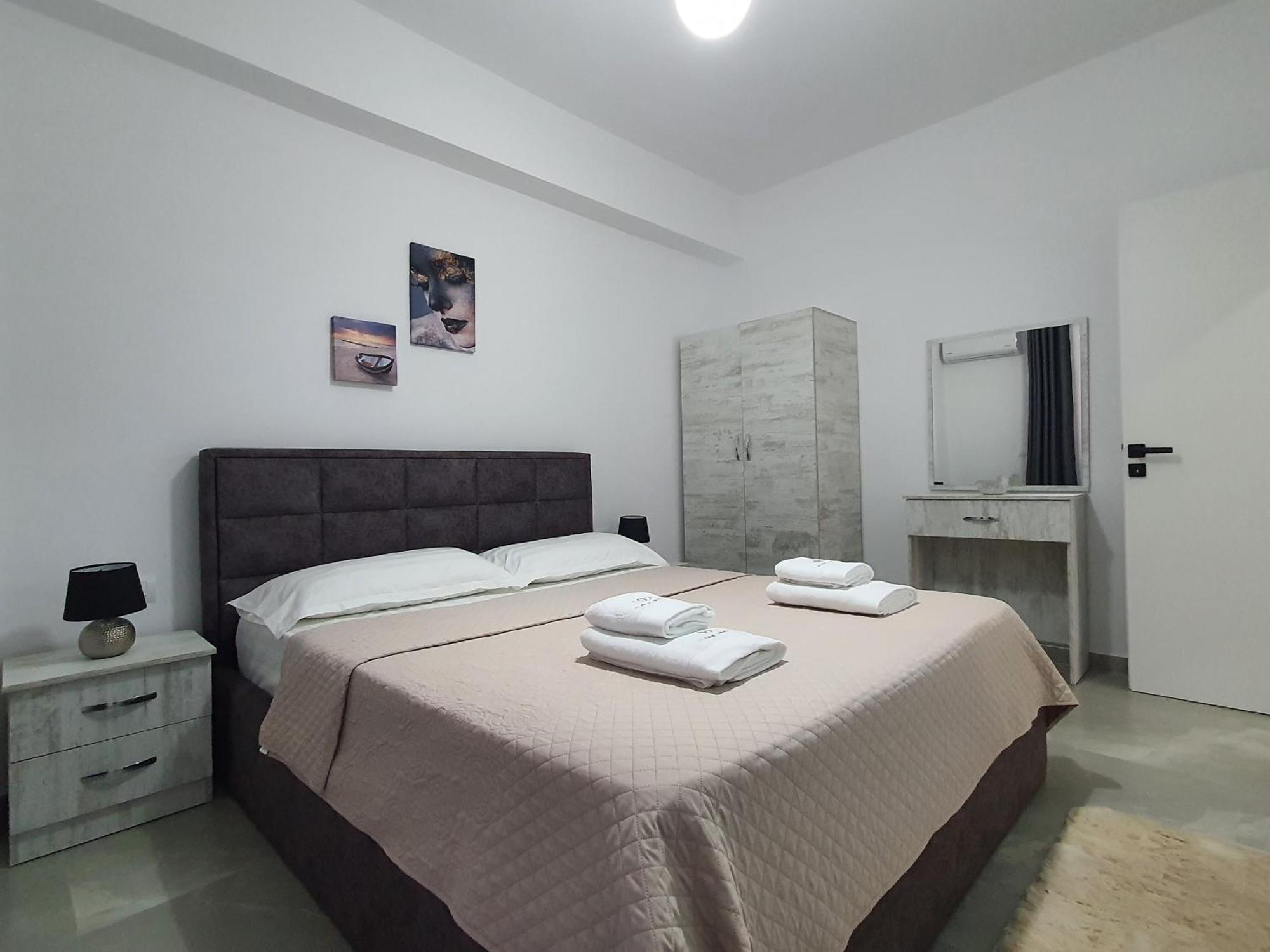 Flore Rooms Sarande Bagian luar foto