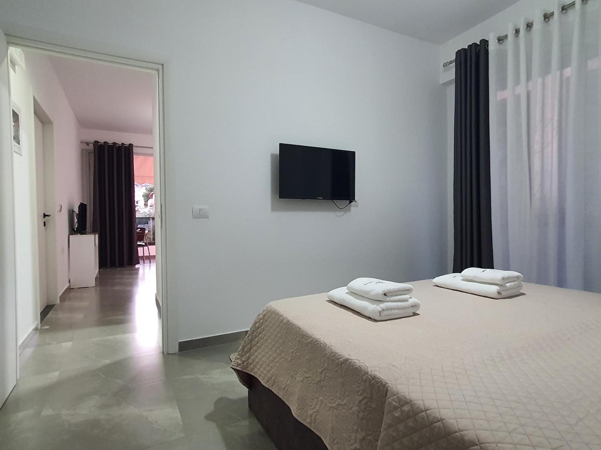 Flore Rooms Sarande Bagian luar foto