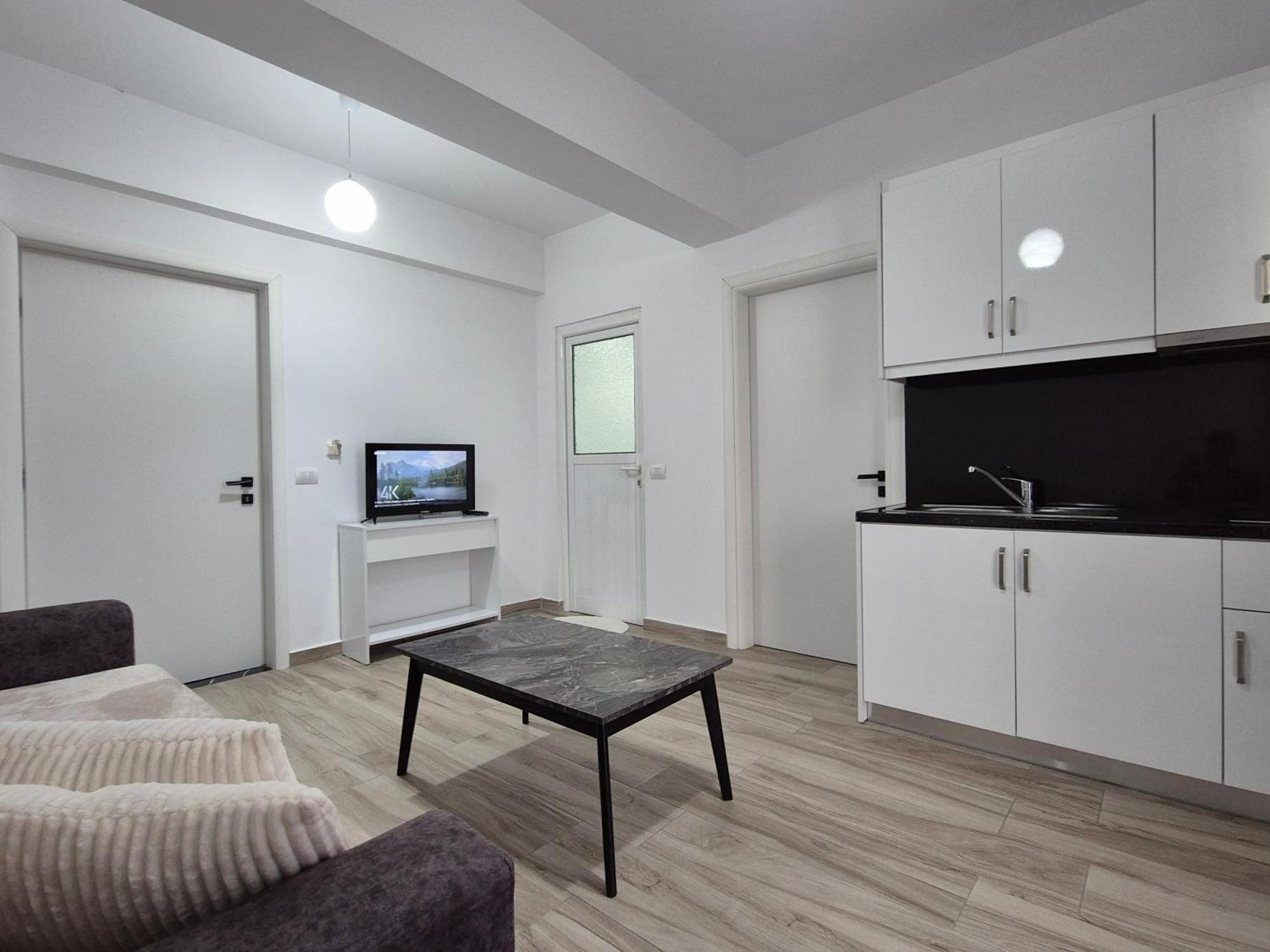 Flore Rooms Sarande Bagian luar foto