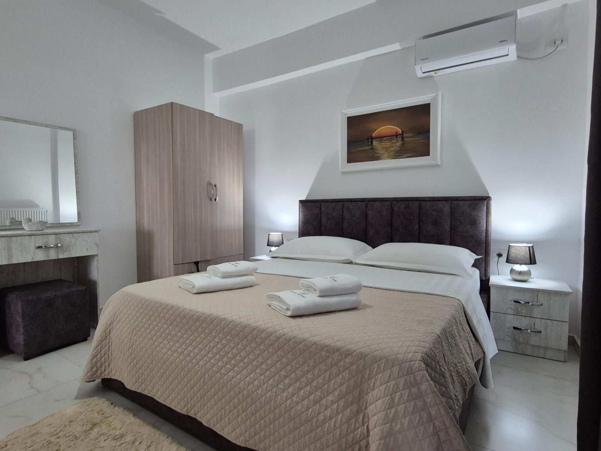Flore Rooms Sarande Bagian luar foto