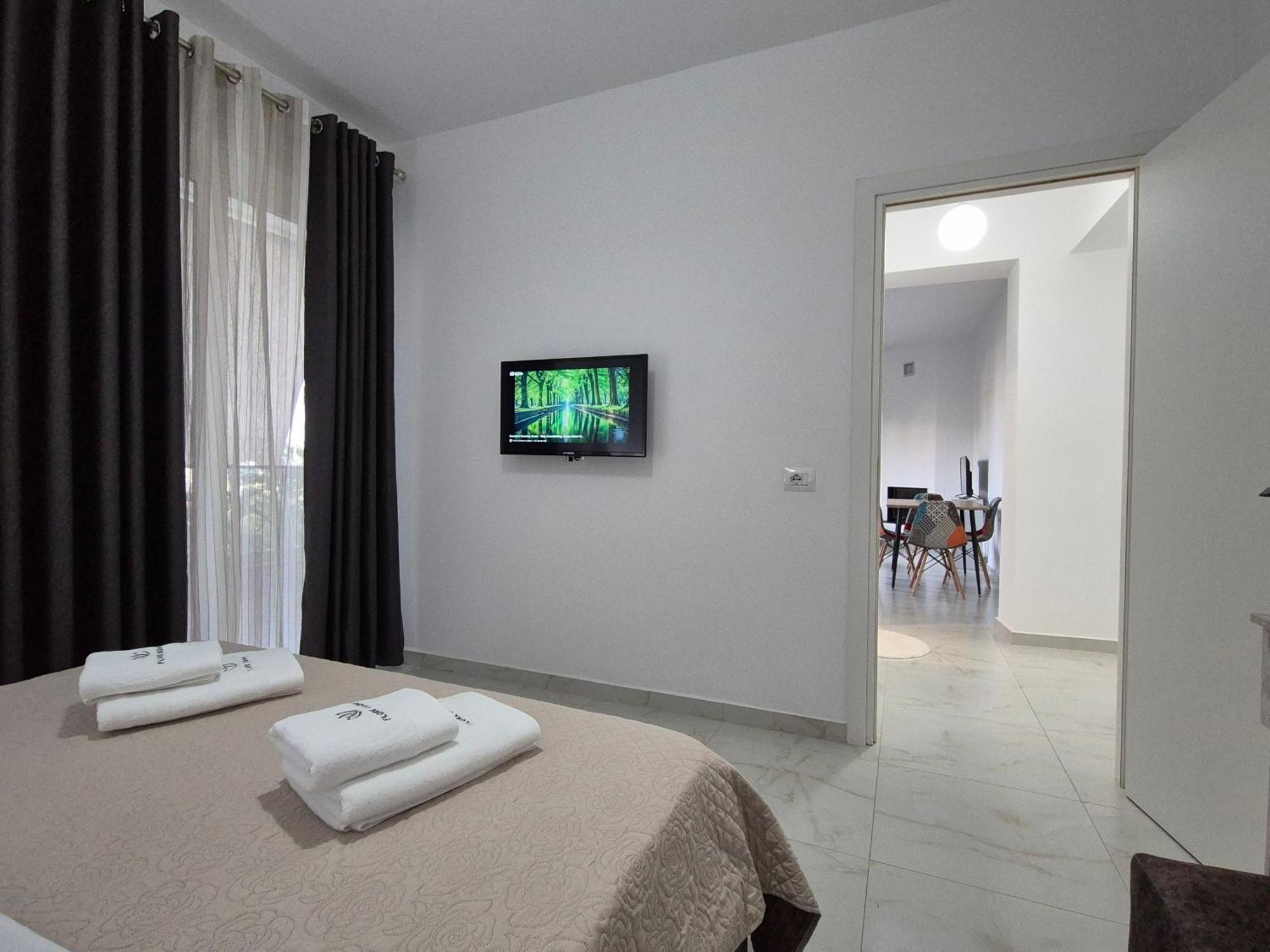 Flore Rooms Sarande Bagian luar foto