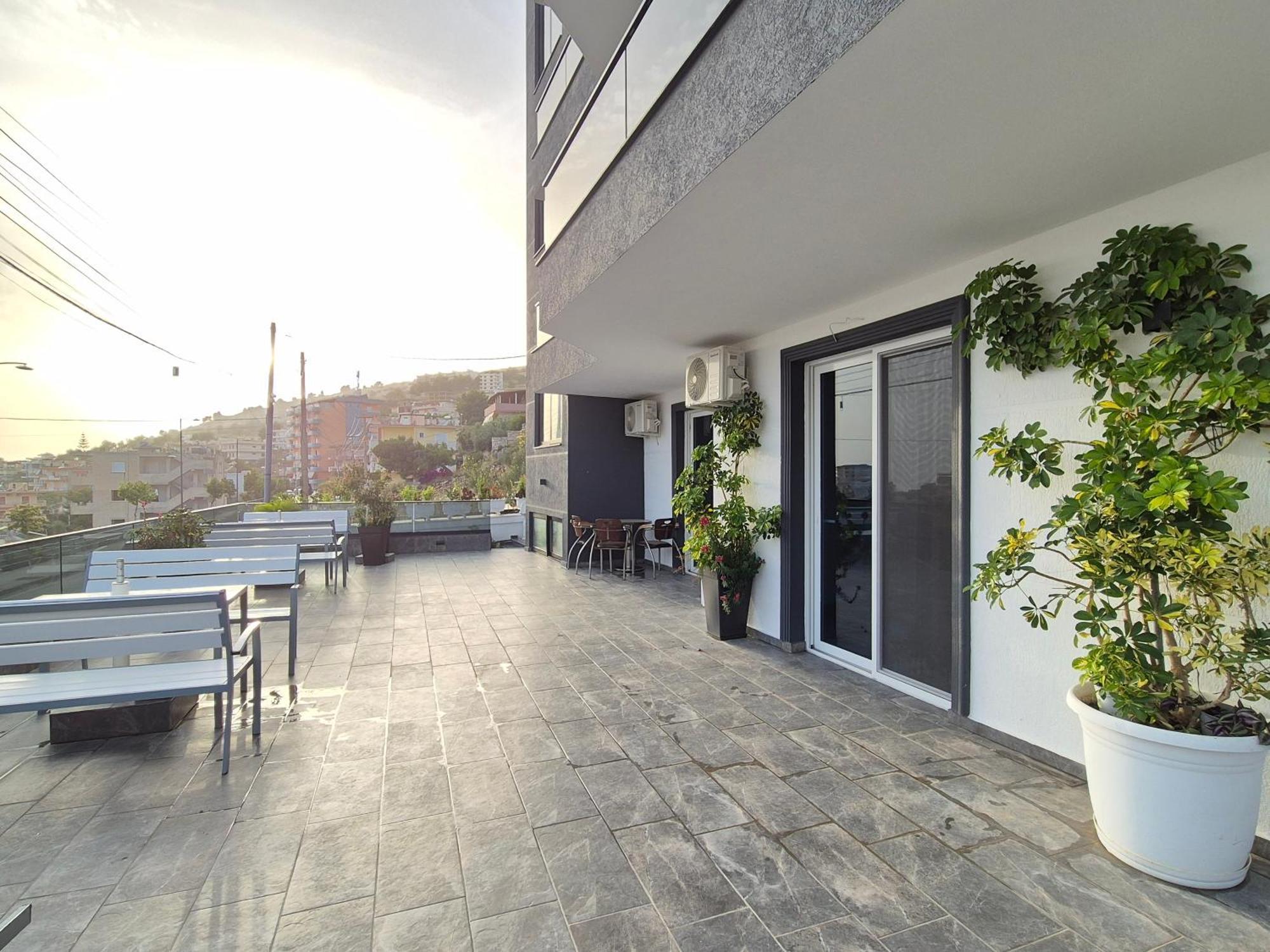 Flore Rooms Sarande Bagian luar foto