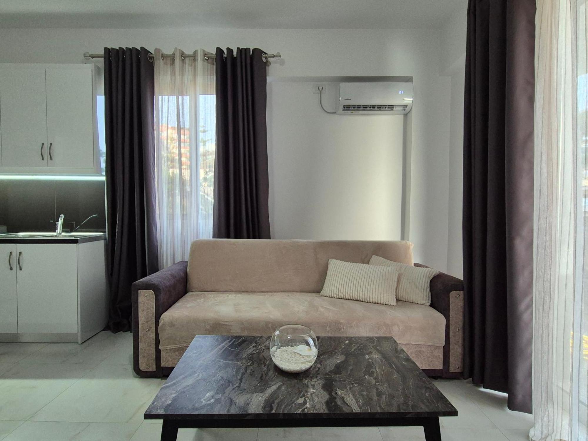 Flore Rooms Sarande Bagian luar foto
