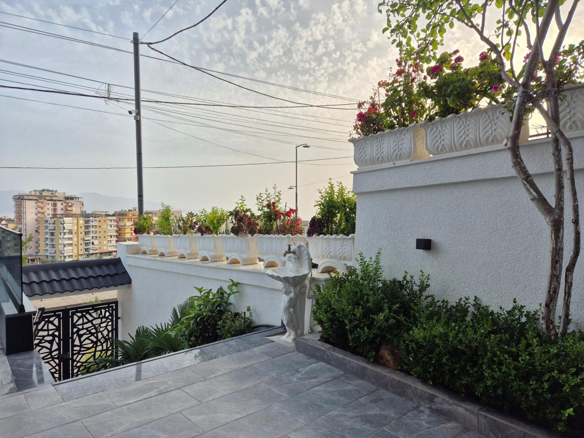 Flore Rooms Sarande Bagian luar foto